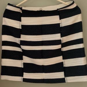 Loft skirt size 6 Petite. Navy and white stripped.